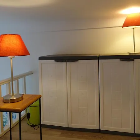 A Centre 200m De La *