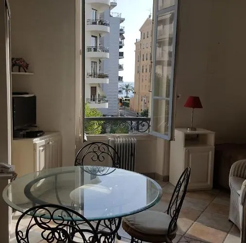 Appartement A Centre 200m De La